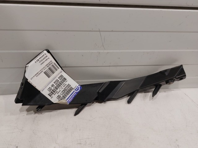 Fascia To Fender Bracket (Right)